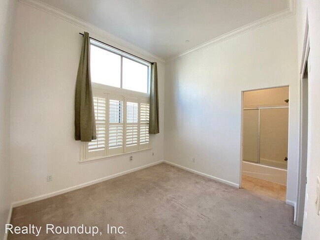 Building Photo - 2 br, 2.5 bath House - 142 4th St