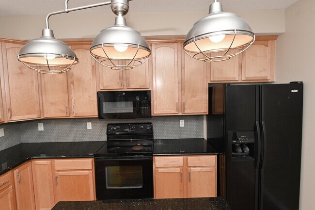 Building Photo - Spacious 4-Bedroom Haven with 2.5 Baths and Nearly 3,000 Sq Ft of Comfort in Indianapolis!