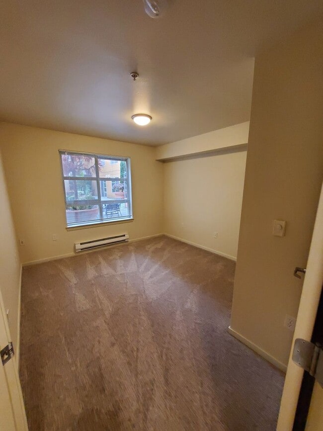 Building Photo - Downtown Bellevue 2 bed, 2 bath with Updat...