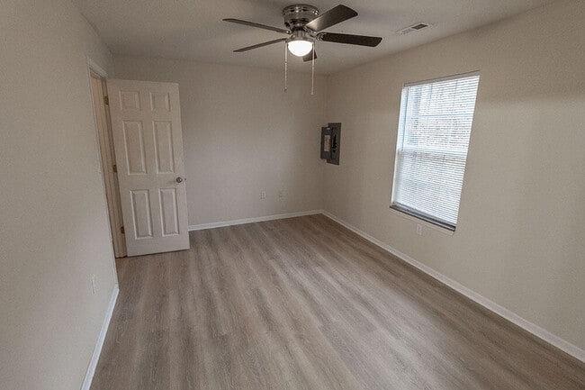 Building Photo - 1325 Godas Cir