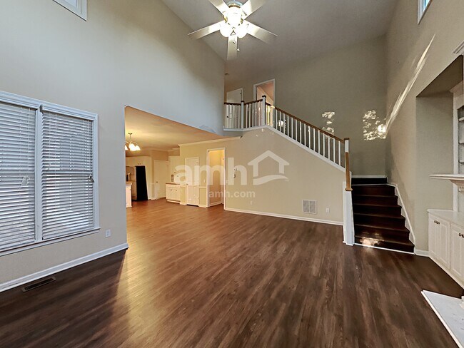 Building Photo - 815 Hillcrest Ln