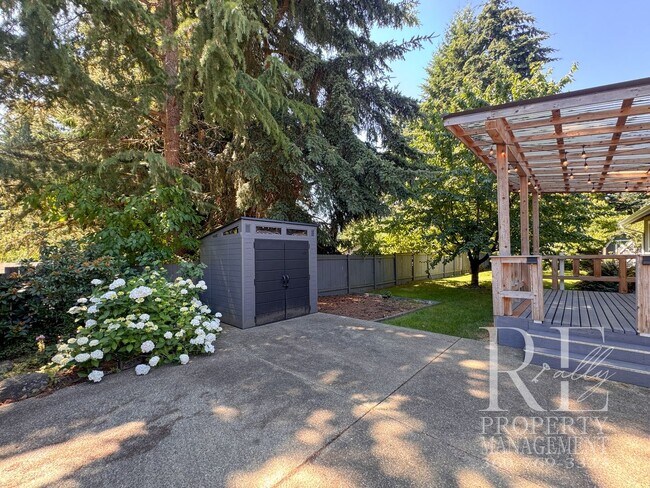 Building Photo - 8240 NE Seawind Ave