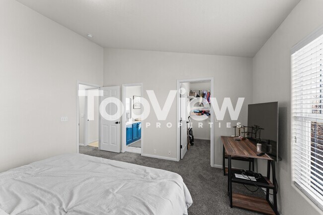 Building Photo - 2259 Falkirk Dr