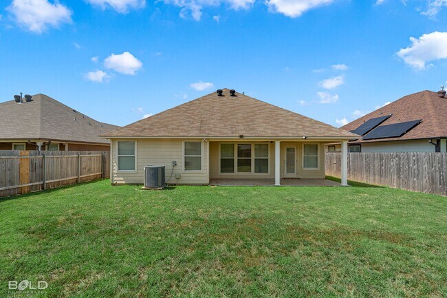 Building Photo - 521 Linnhurst Dr
