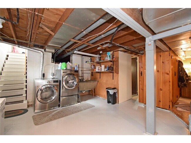 Building Photo - 1101 Valders Ave N