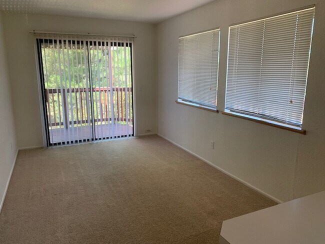 Building Photo - One Bedroom, Stand alone apartment on priv...