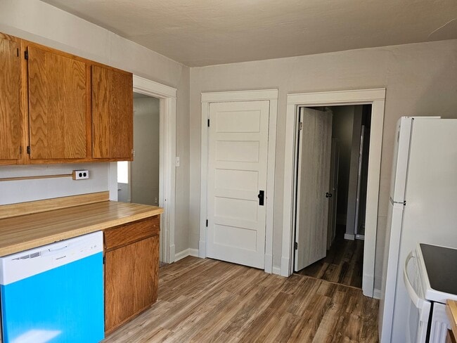 Building Photo - 1105 W 29th St