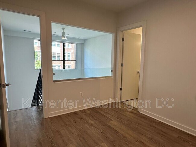 Building Photo - 1460 Belmont St NW