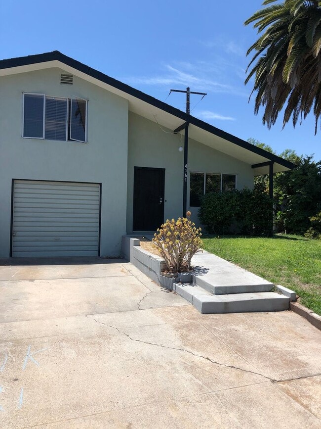 Building Photo - Charming 2 Bedroom, 1.5 bathroom Duplex