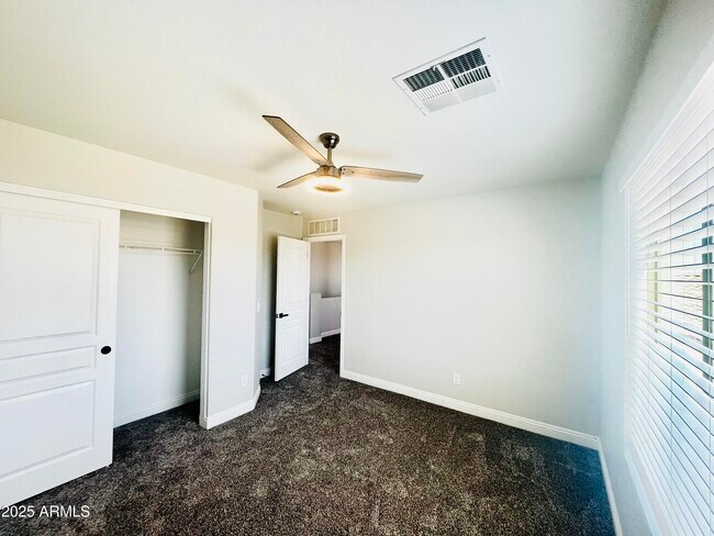 Building Photo - 37061 W Bello Ln