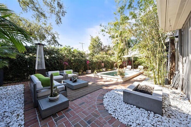 Building Photo - 3301 W Morrison Ave