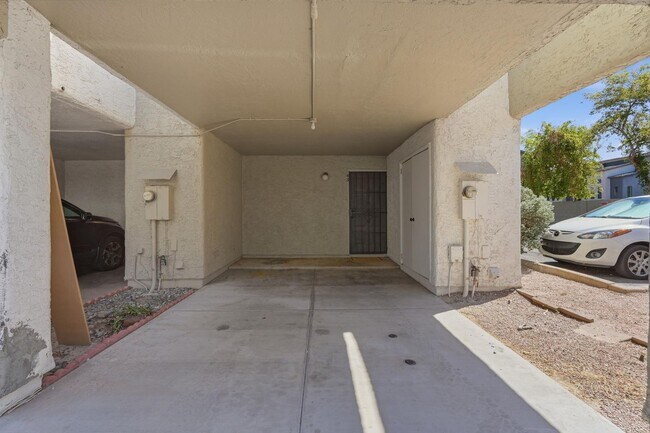 Building Photo - 122 S Hardy Dr