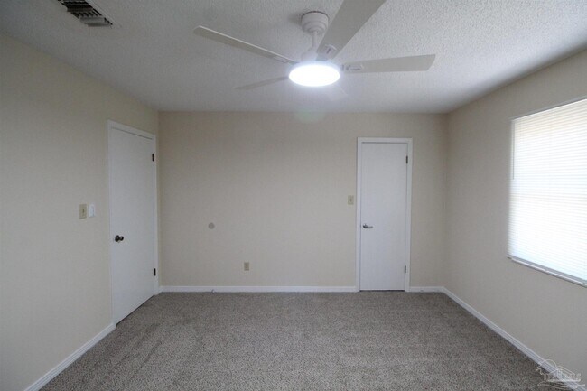 Building Photo - 9618 Sandpiper St