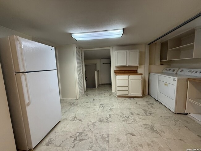 Building Photo - 901 Ripley Ave