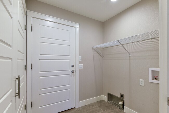 Building Photo - 343 Holts Lake Dr