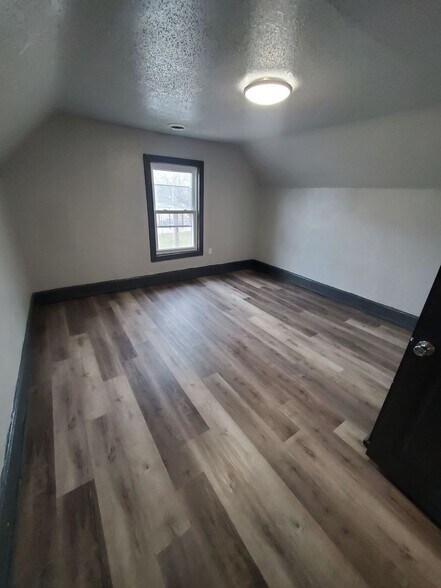 Building Photo - 330 W Concordia Ave