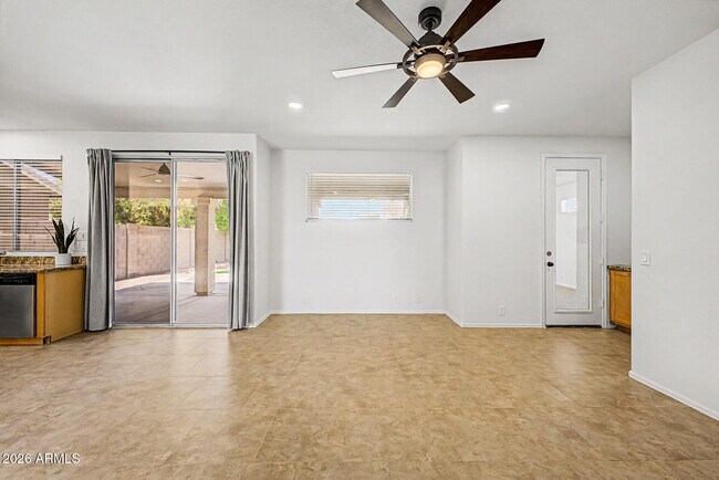 Building Photo - 414 N Hudson Pl