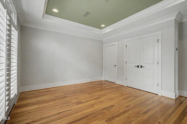 Building Photo - 163 E Park St