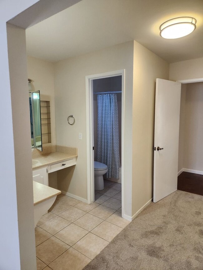 Building Photo - Very nice 2 Bd, 2 Bath Triplex w/yard in OAKMONT - Oakmont is a senior community.