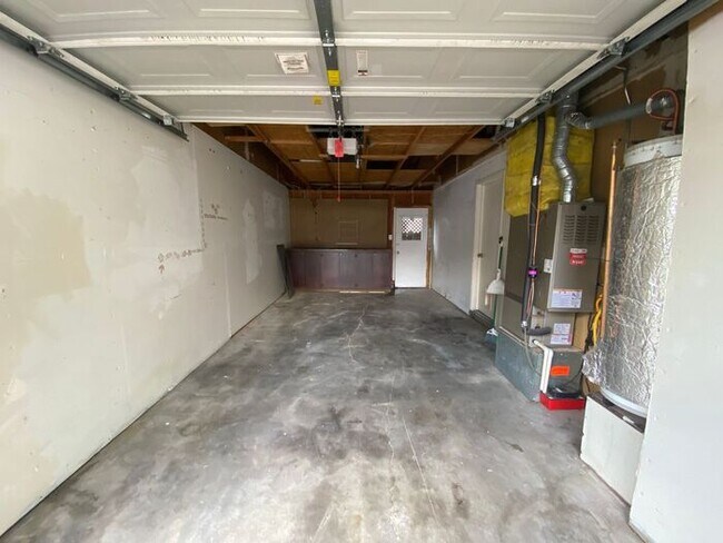 Building Photo - Charming Sparks Duplex - Yard/Garage/Centr...