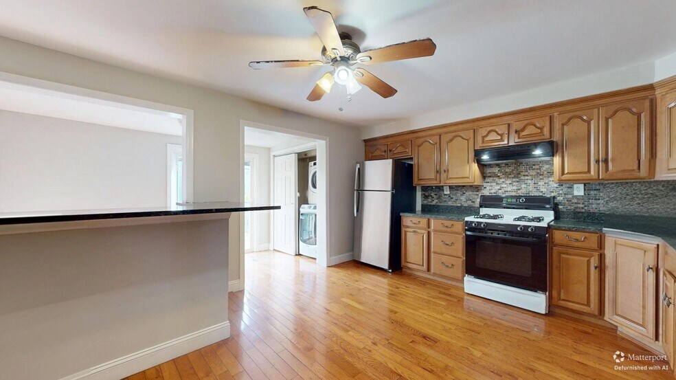 Building Photo - 161 Bennington St