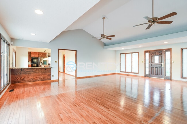 Building Photo - 123 Tiger Ln