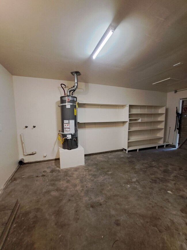 Building Photo - Stunning 2 Story Home with 3BR and a Backyard-Available Now!