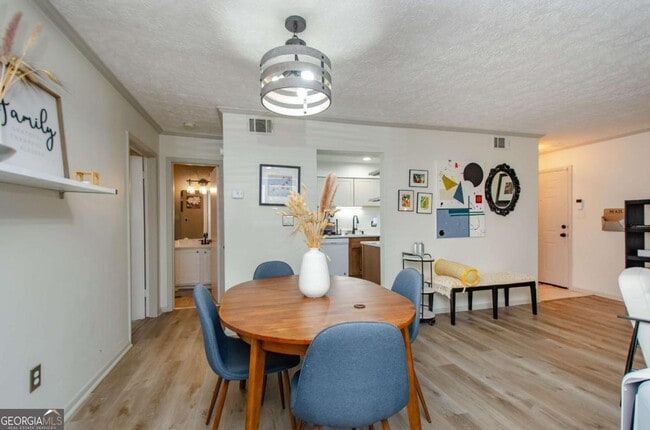 Building Photo - 5157 Roswell Rd