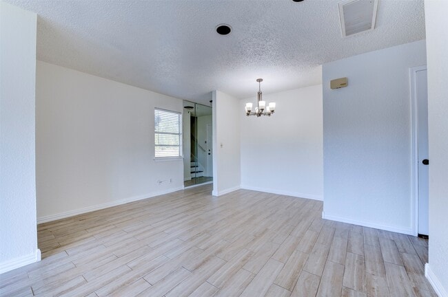 Building Photo - 2137 Casa Rio Cir
