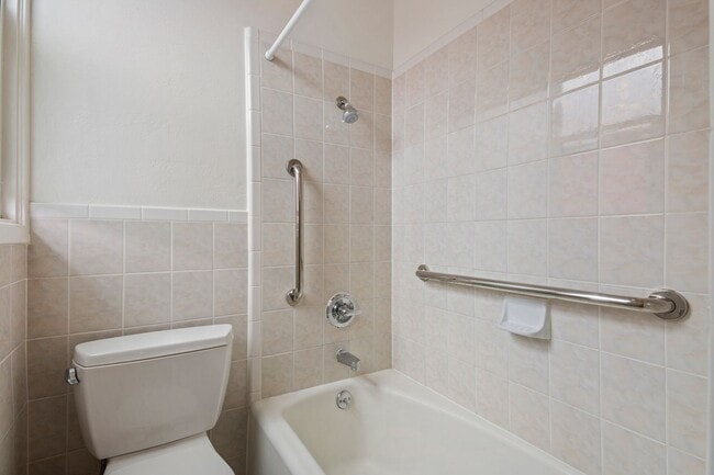 Building Photo - 546 Green St