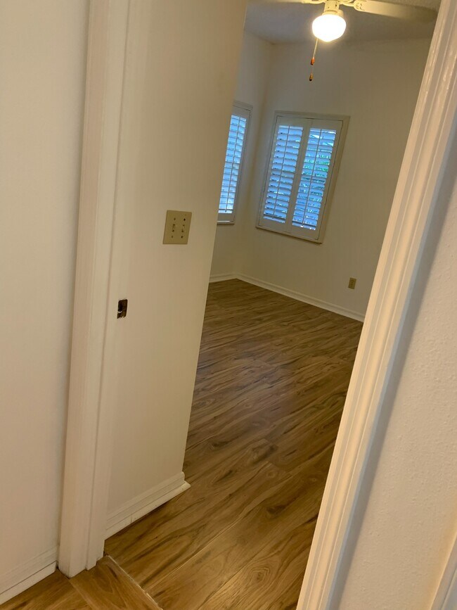 Building Photo - 300 New Waterford Pl