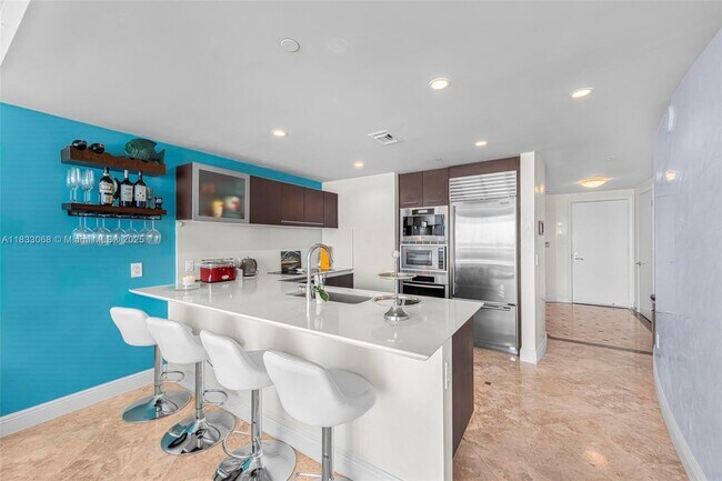 Building Photo - 17001 Collins Ave