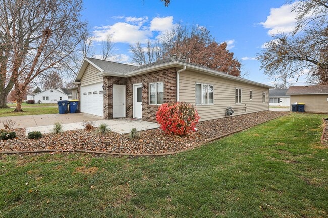 Building Photo - Maintenance Free Living Arrangement