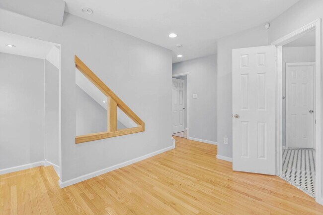 Building Photo - 813 N Lawrence St