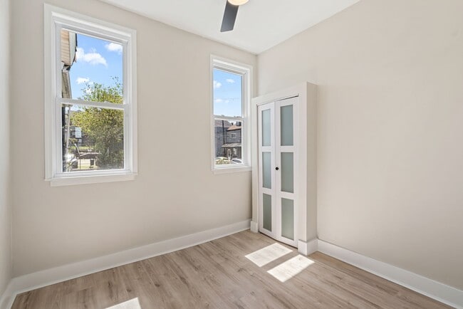 Building Photo - Freshly Renovated 2 Bedroom in Bloomfield available NOW!