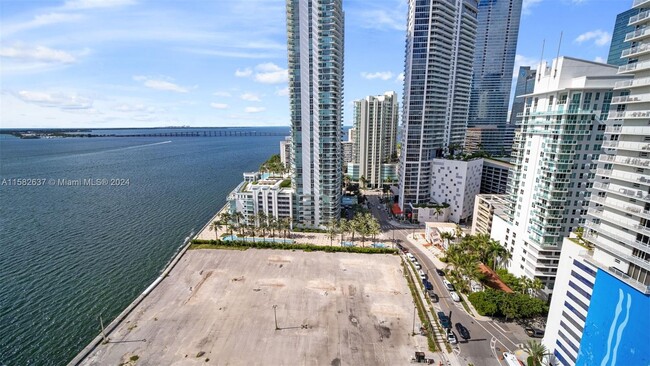 Building Photo - 1155 Brickell Bay Dr