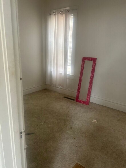 Building Photo - 411 Stafford St