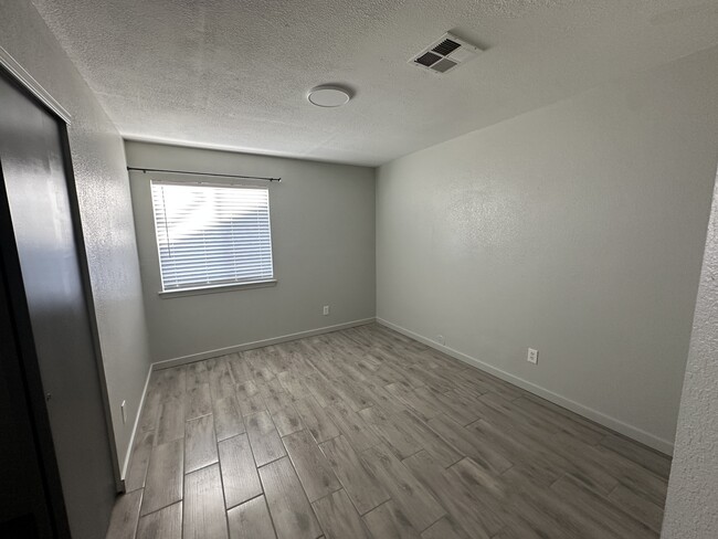 Building Photo - 4652 Loma Linda Cir