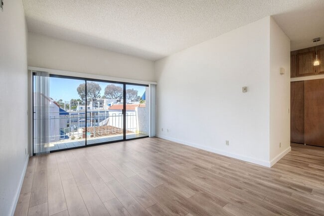 Building Photo - La Jolla Pines- Move In Special Top Level 2 Bed/2 Ba Available Now!!