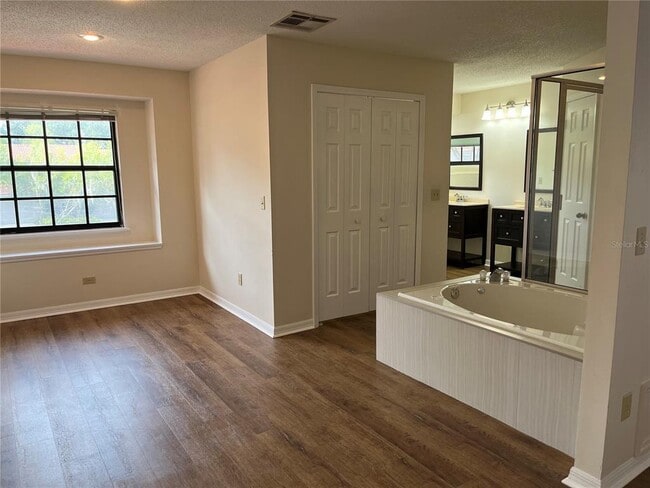 Building Photo - 8249 Breeze Cove Ln
