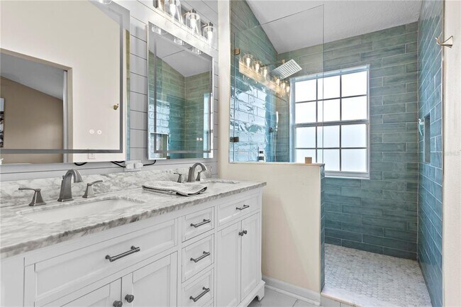 Building Photo - 3023 Pointeview Dr