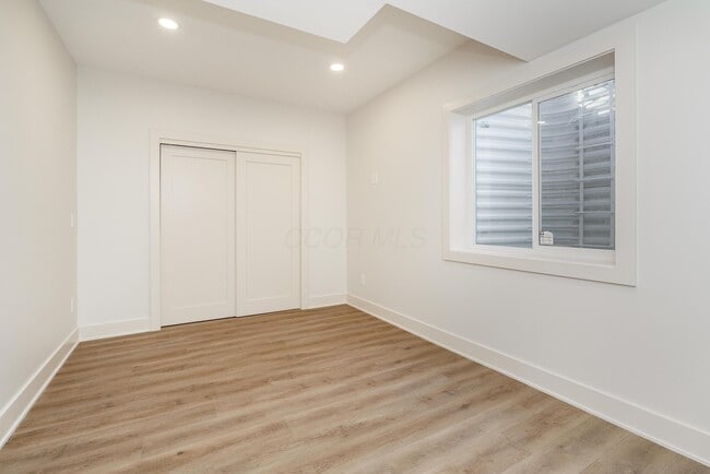 Building Photo - 120 Caren Ave