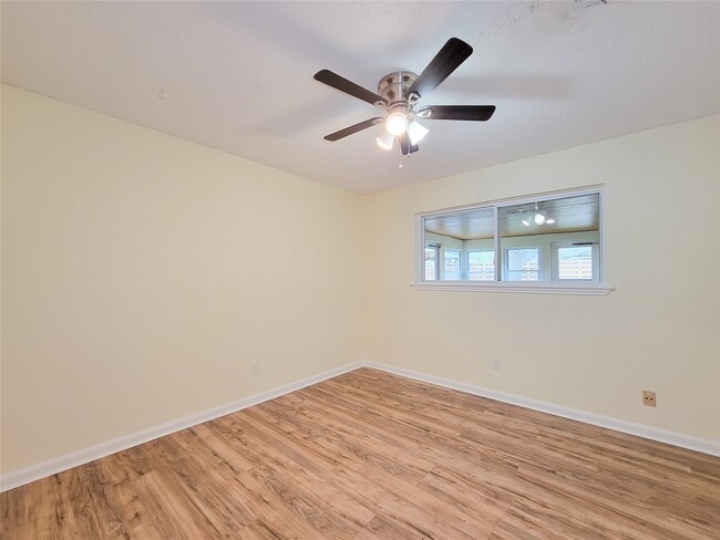 Building Photo - 12611 Dermott Dr