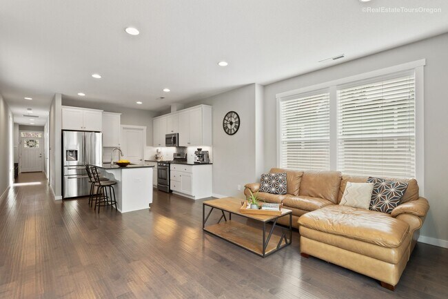 Building Photo - Bright and Modern Home Near Woodstock with...