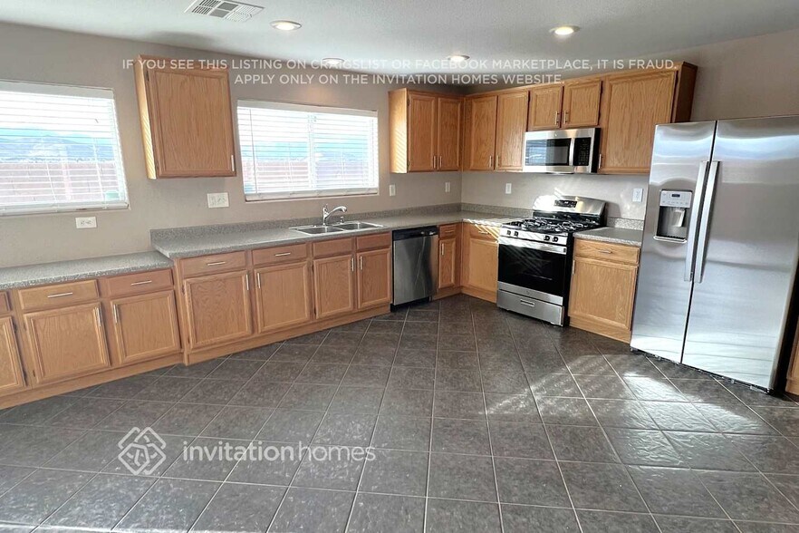 Building Photo - 12045 Spice Tree St