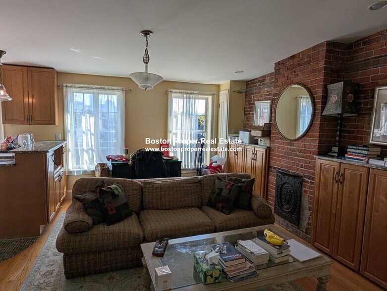 Primary Photo - 125 Pembroke St