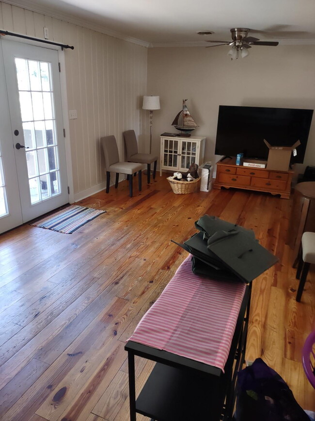 Building Photo - Furnished Charming 1-Bedroom with Private On-Suite Bathroom in Pfafftown!