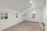 Building Photo - For Rent – 1 Bed / 1 Bath Apartment in Lak...