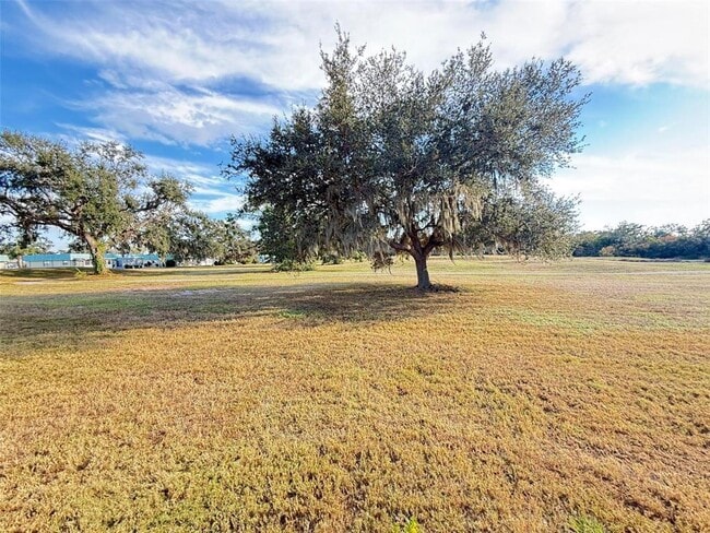 Building Photo - 2202 Clubhouse Dr