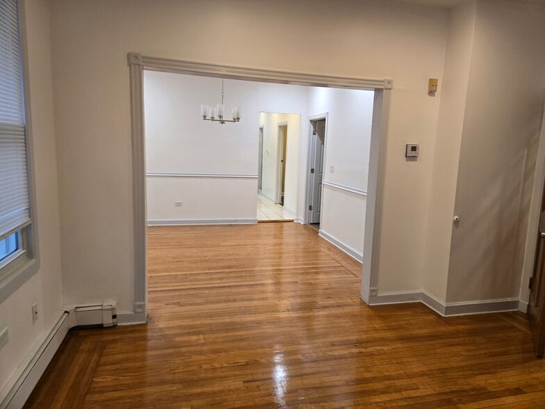 Building Photo - 330 W Palisade Ave
